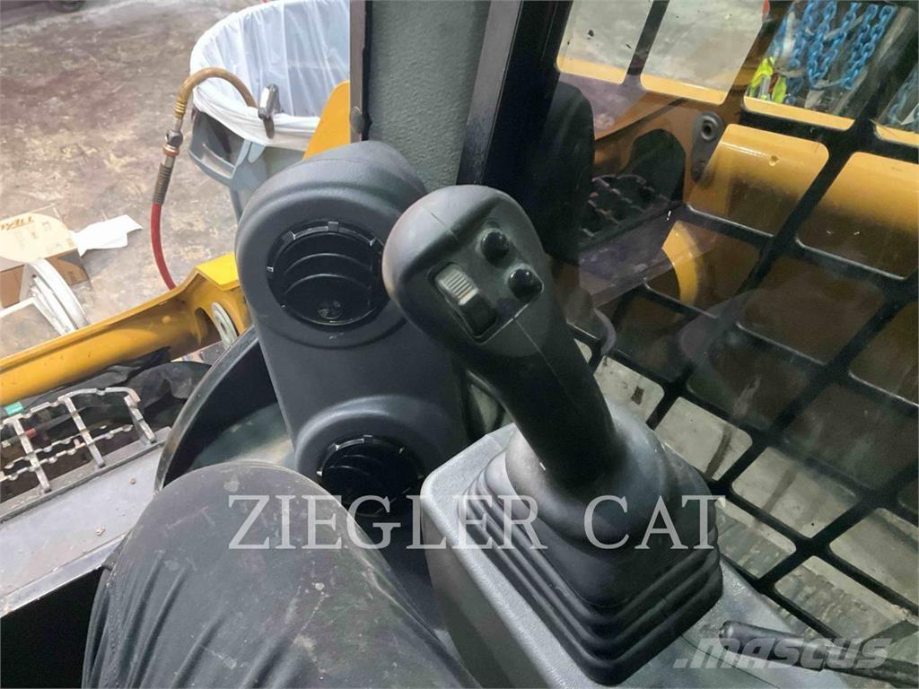 CAT 259D3 Kāpurķēžu iekrāvēji