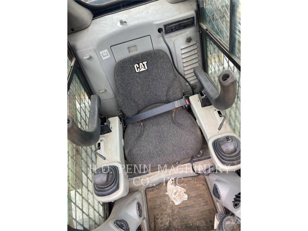 CAT 262 C Lietoti riteņu kompaktiekrāvēji