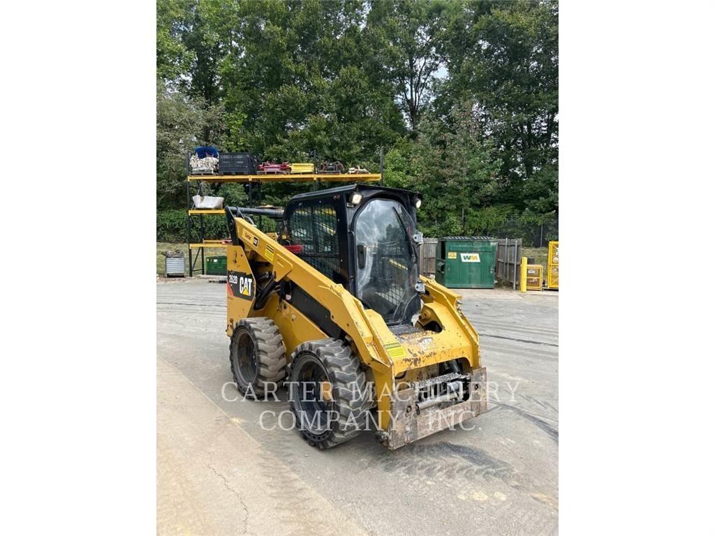 CAT 262D Lietoti riteņu kompaktiekrāvēji