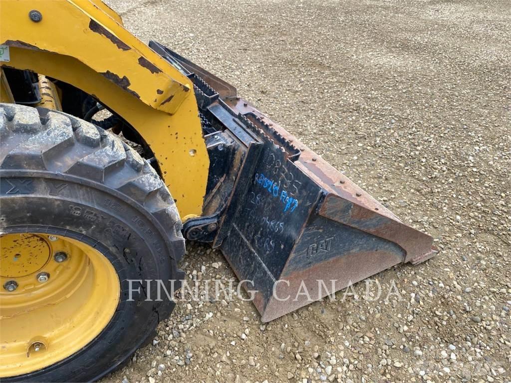 CAT 262D Lietoti riteņu kompaktiekrāvēji