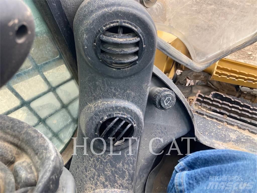 CAT 262D Lietoti riteņu kompaktiekrāvēji