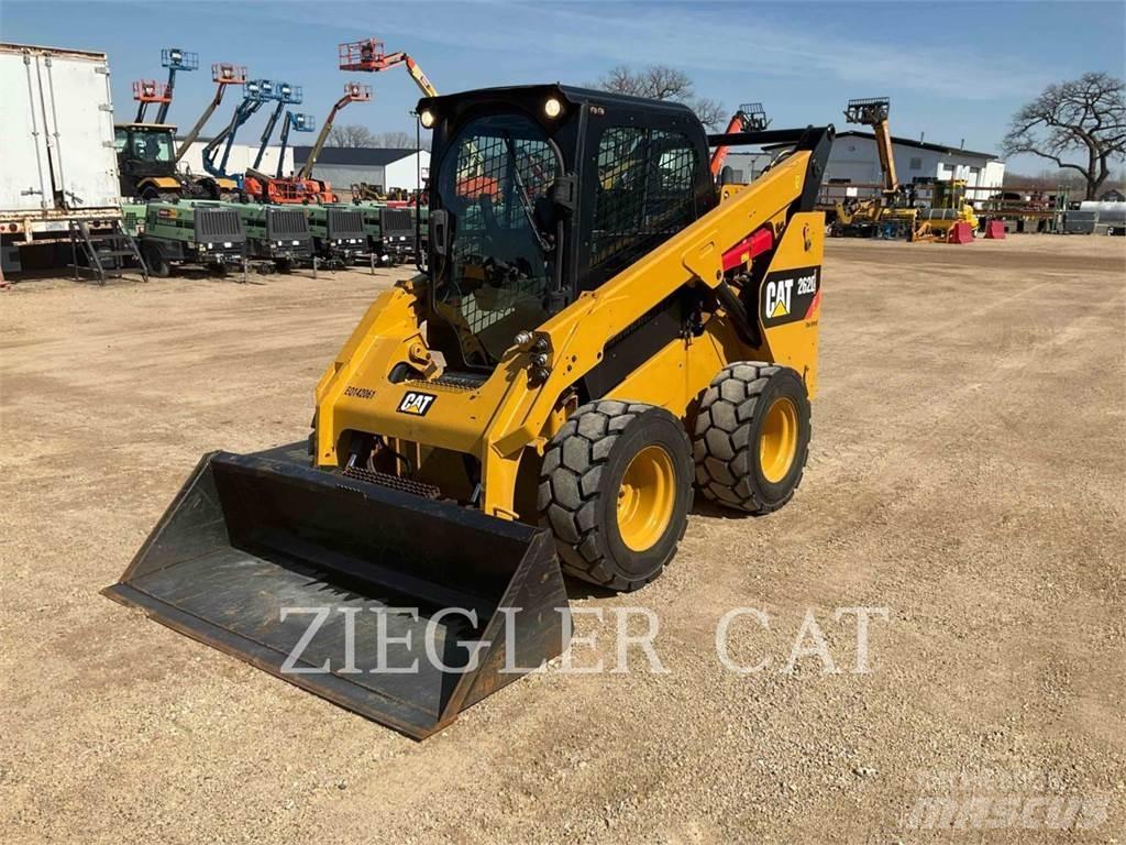 CAT 262D Lietoti riteņu kompaktiekrāvēji