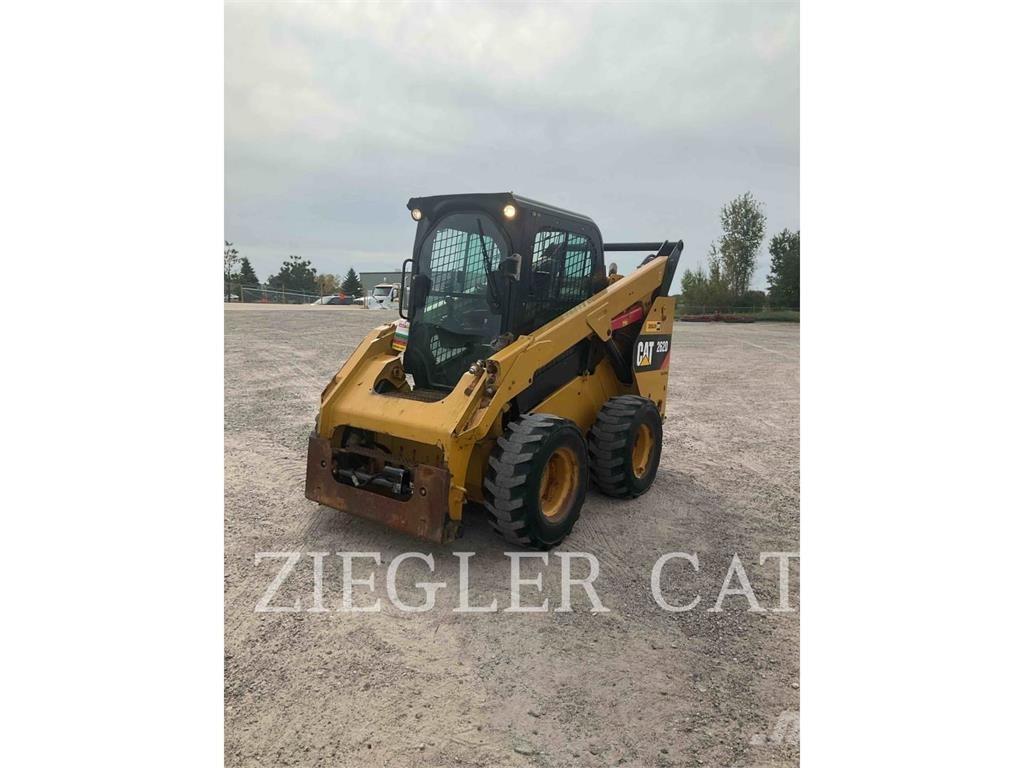 CAT 262D Lietoti riteņu kompaktiekrāvēji