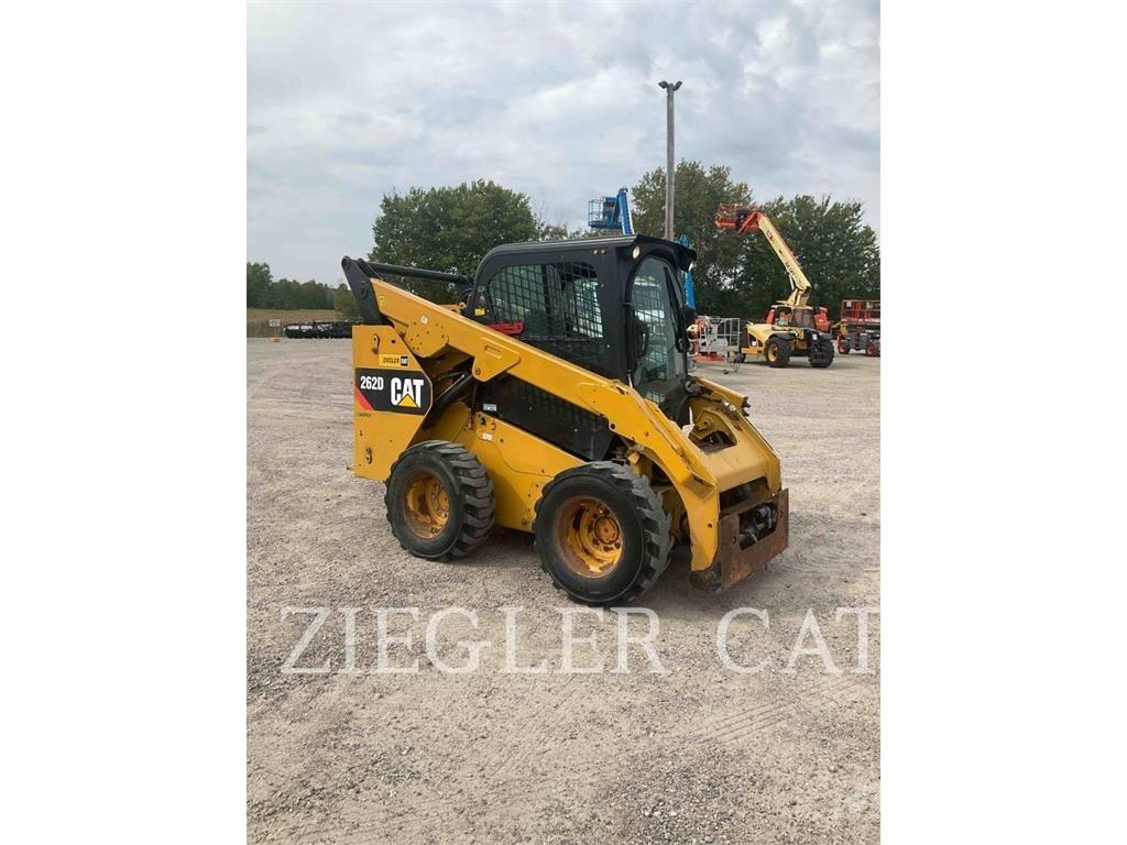 CAT 262D Lietoti riteņu kompaktiekrāvēji