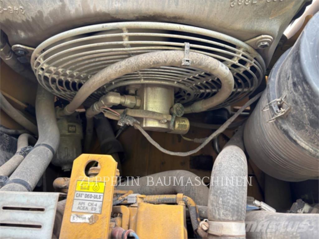 CAT 262D Lietoti riteņu kompaktiekrāvēji