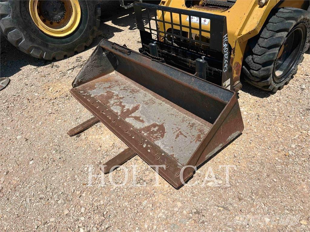 CAT 262D Lietoti riteņu kompaktiekrāvēji