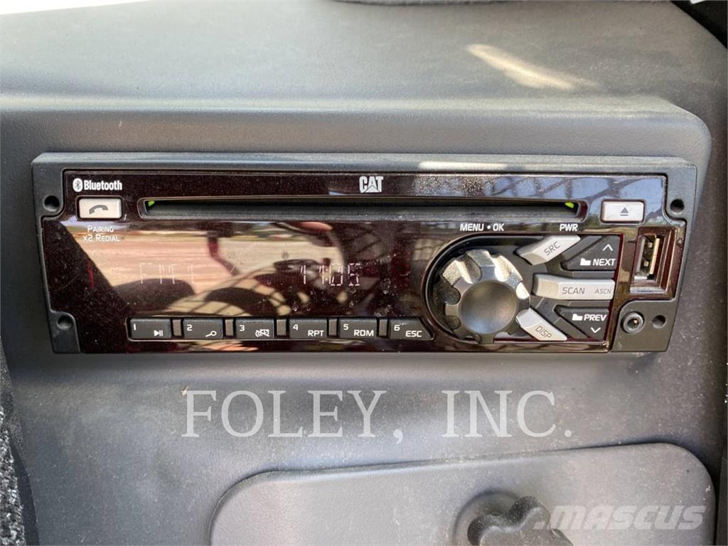 CAT 262D Lietoti riteņu kompaktiekrāvēji