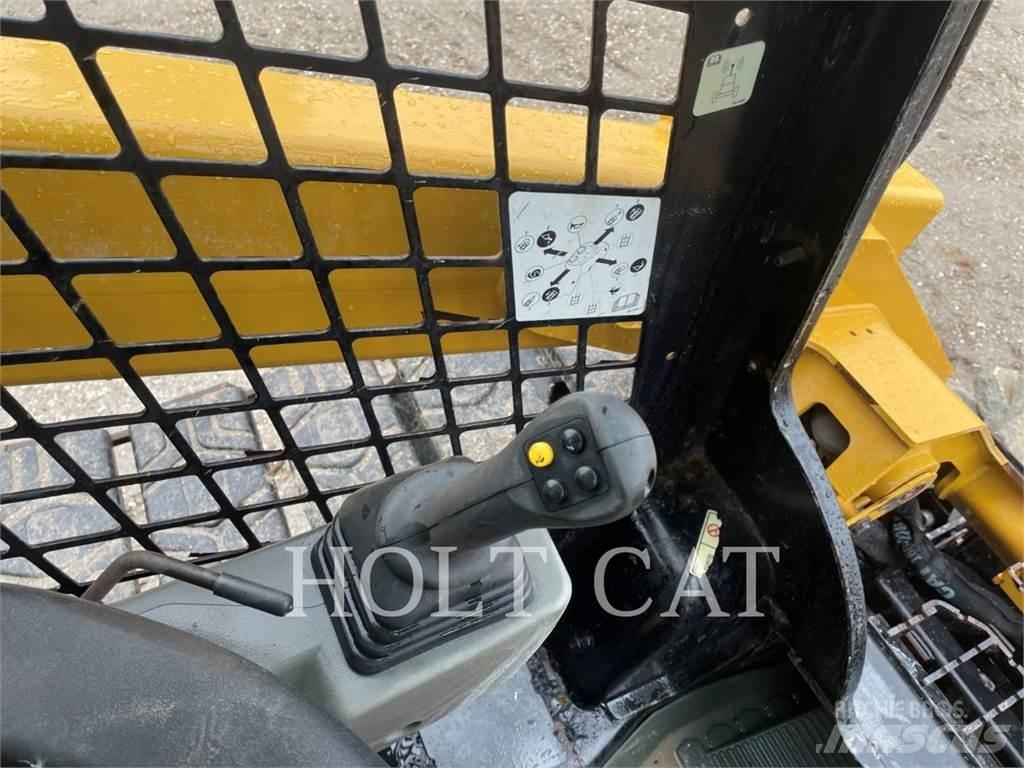 CAT 262D3 Lietoti riteņu kompaktiekrāvēji
