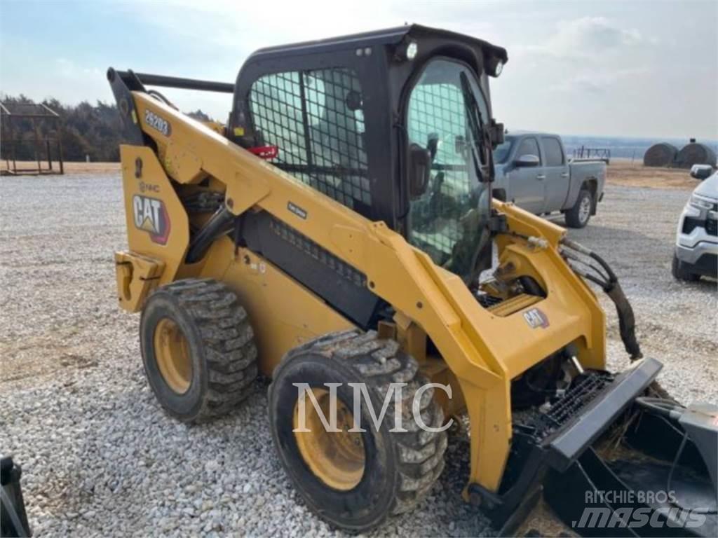 CAT 262D3 Lietoti riteņu kompaktiekrāvēji