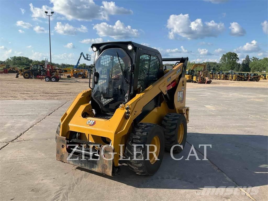 CAT 262D3 Lietoti riteņu kompaktiekrāvēji