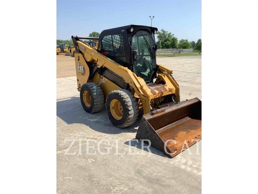 CAT 262D3 Lietoti riteņu kompaktiekrāvēji