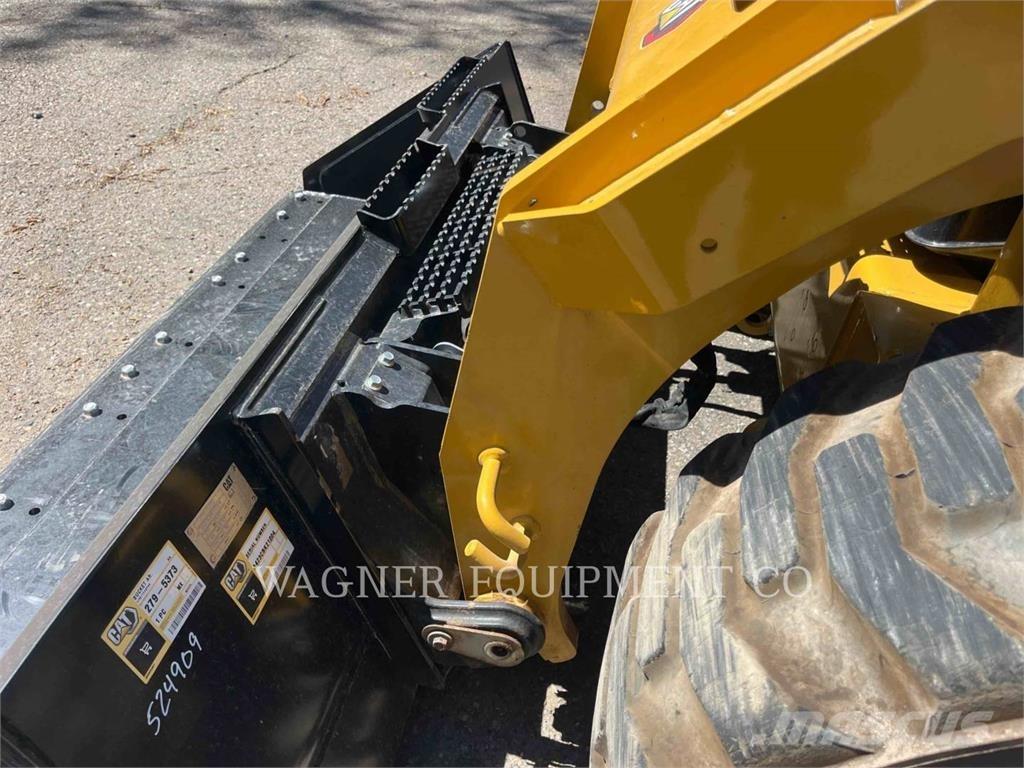 CAT 262D3 Lietoti riteņu kompaktiekrāvēji