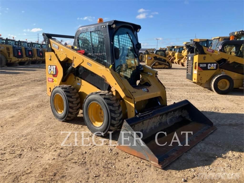 CAT 262D3 Lietoti riteņu kompaktiekrāvēji