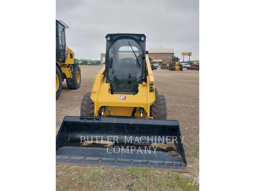 CAT 262D3 Lietoti riteņu kompaktiekrāvēji