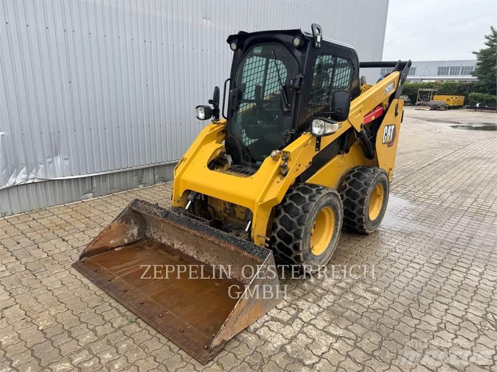 CAT 262D3 Lietoti riteņu kompaktiekrāvēji
