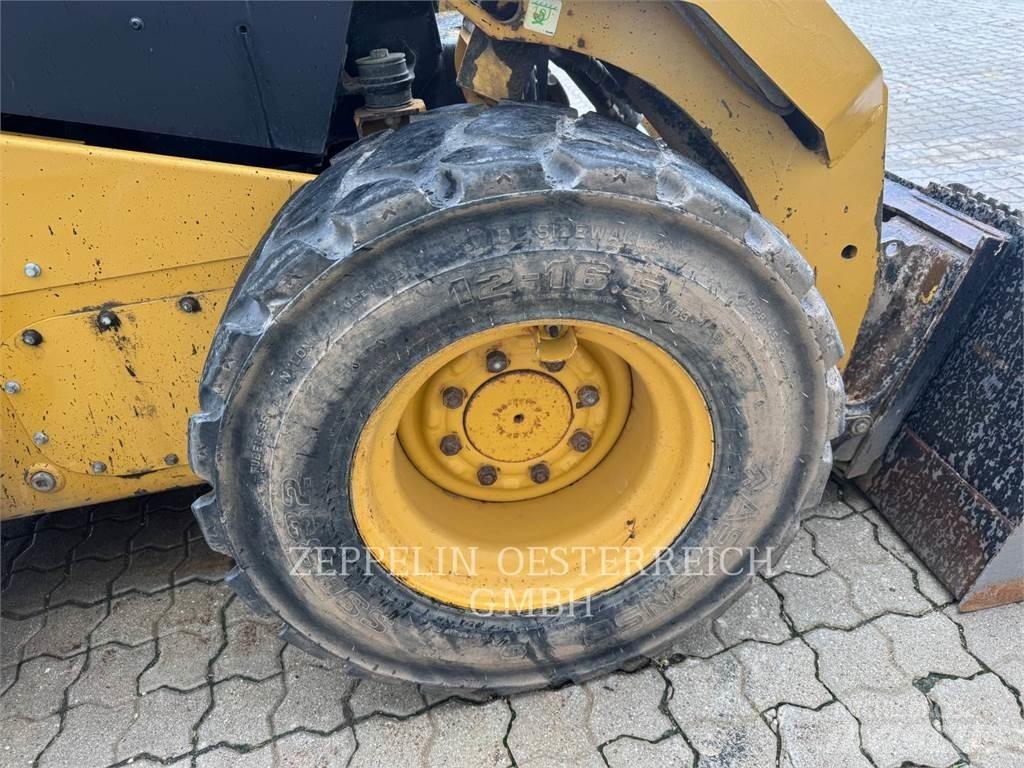 CAT 262D3 Lietoti riteņu kompaktiekrāvēji