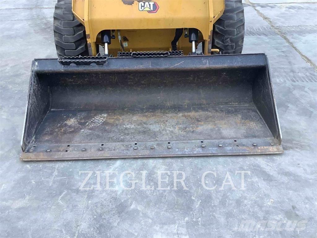 CAT 262D3 Lietoti riteņu kompaktiekrāvēji