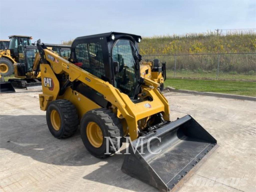 CAT 262D3 Lietoti riteņu kompaktiekrāvēji