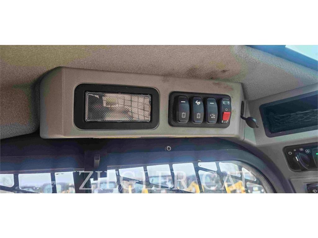 CAT 262D3 Lietoti riteņu kompaktiekrāvēji