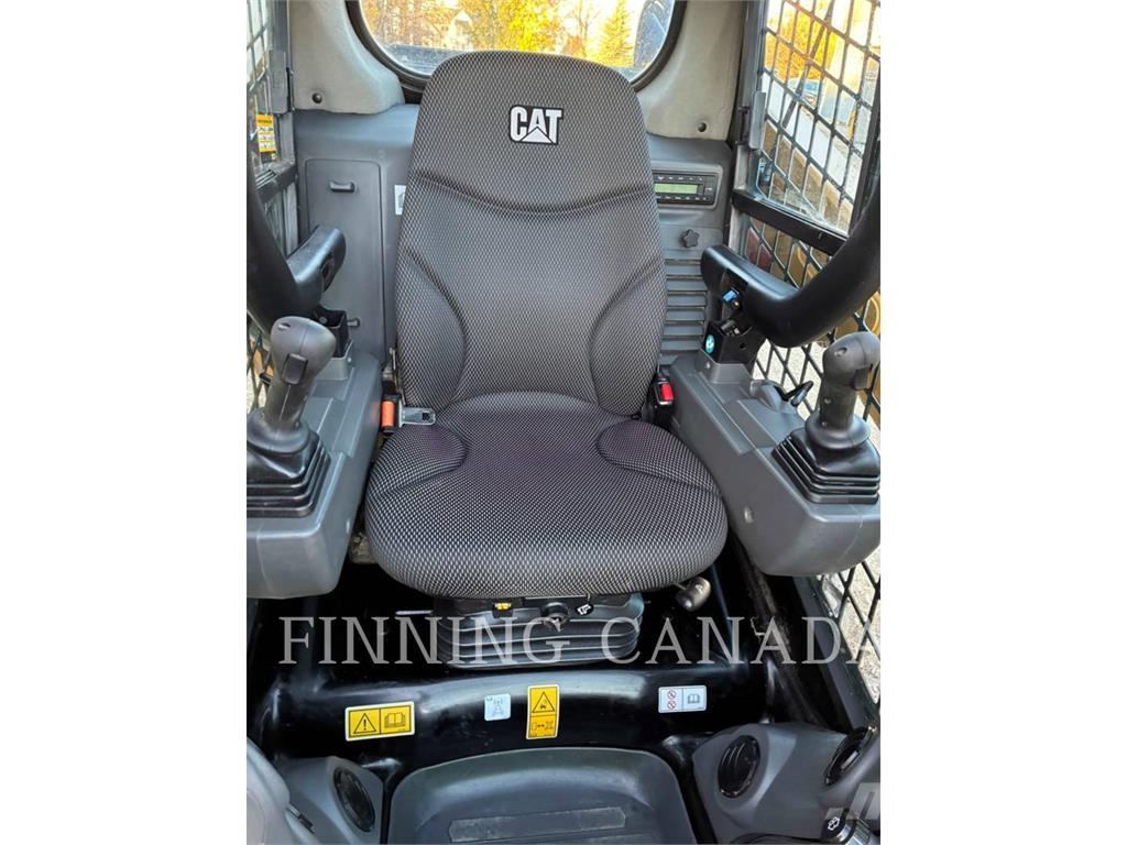 CAT 262D3 Lietoti riteņu kompaktiekrāvēji