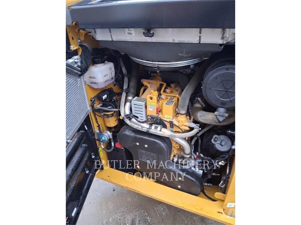 CAT 262D3 C3H2 Lietoti riteņu kompaktiekrāvēji