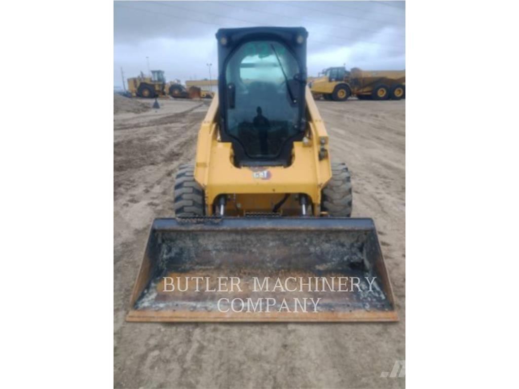 CAT 262D3 C3H3 Lietoti riteņu kompaktiekrāvēji