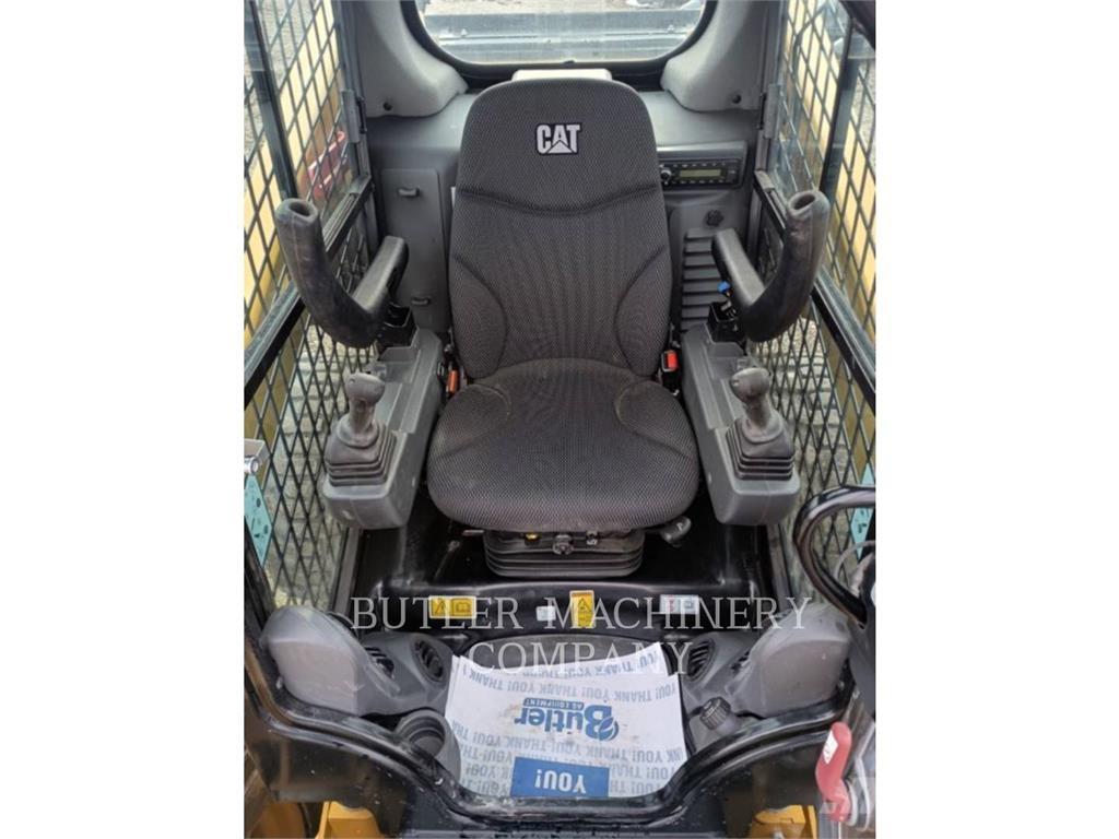 CAT 262D3 C3H3 Lietoti riteņu kompaktiekrāvēji