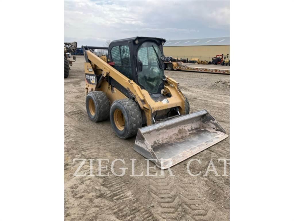 CAT 272D Lietoti riteņu kompaktiekrāvēji