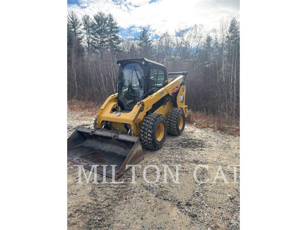 CAT 272D 3 Lietoti riteņu kompaktiekrāvēji