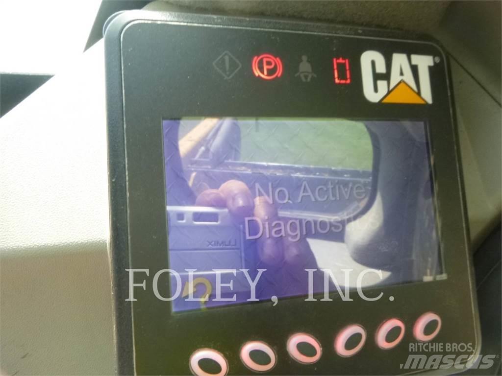 CAT 272D2 Lietoti riteņu kompaktiekrāvēji