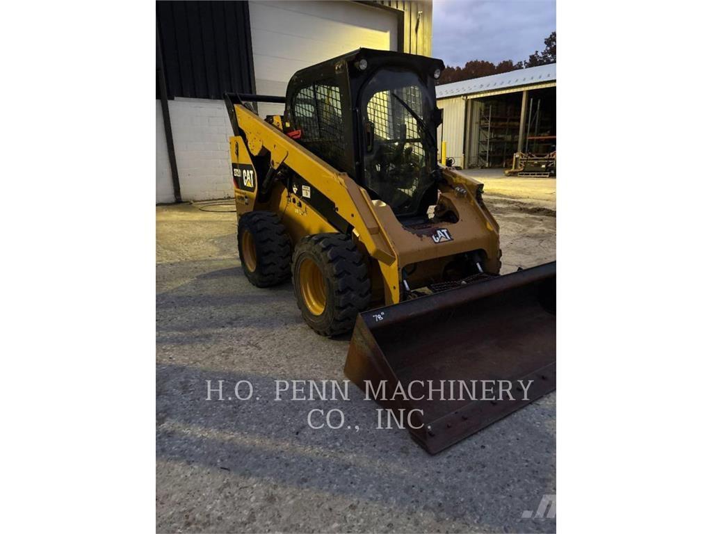CAT 272D2 Lietoti riteņu kompaktiekrāvēji