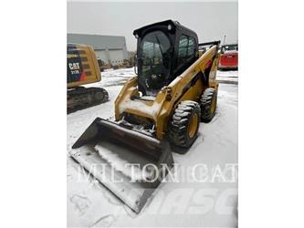 CAT 272D3 Lietoti riteņu kompaktiekrāvēji
