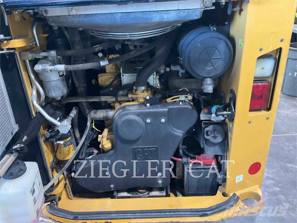 CAT 272D3 Lietoti riteņu kompaktiekrāvēji