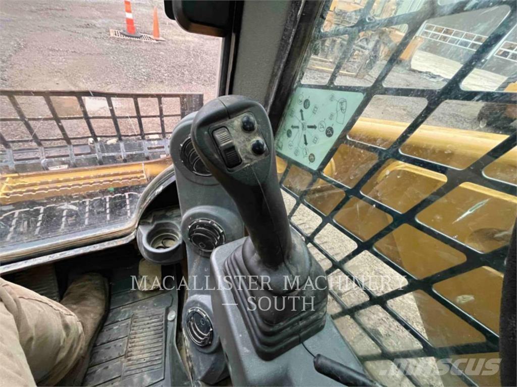 CAT 279D3 Kāpurķēžu iekrāvēji