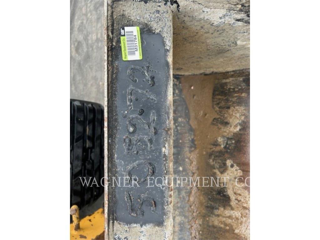 CAT 299D2 Kāpurķēžu iekrāvēji