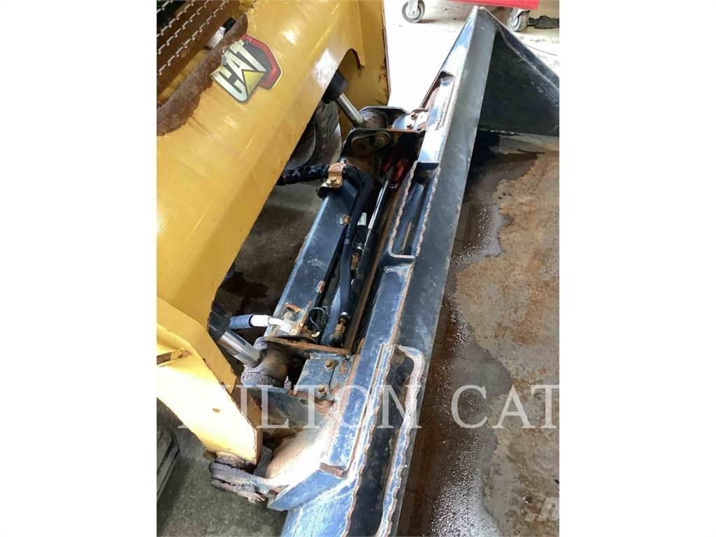CAT 299D3 Lietoti riteņu kompaktiekrāvēji