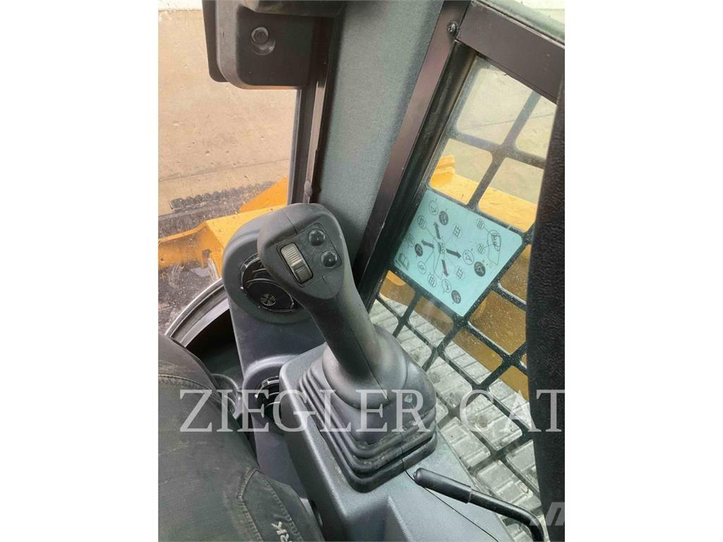 CAT 299D3 Kāpurķēžu iekrāvēji