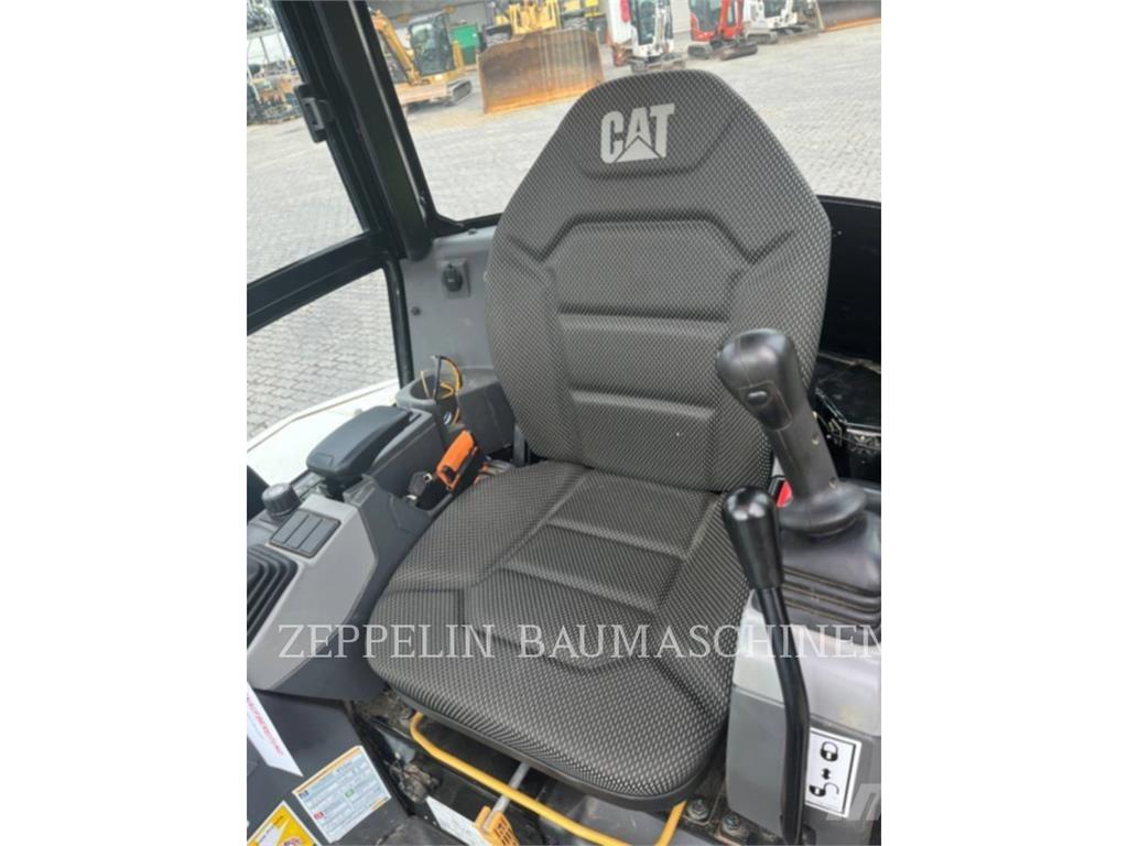 CAT 302.7CR-07 Kāpurķēžu ekskavatori