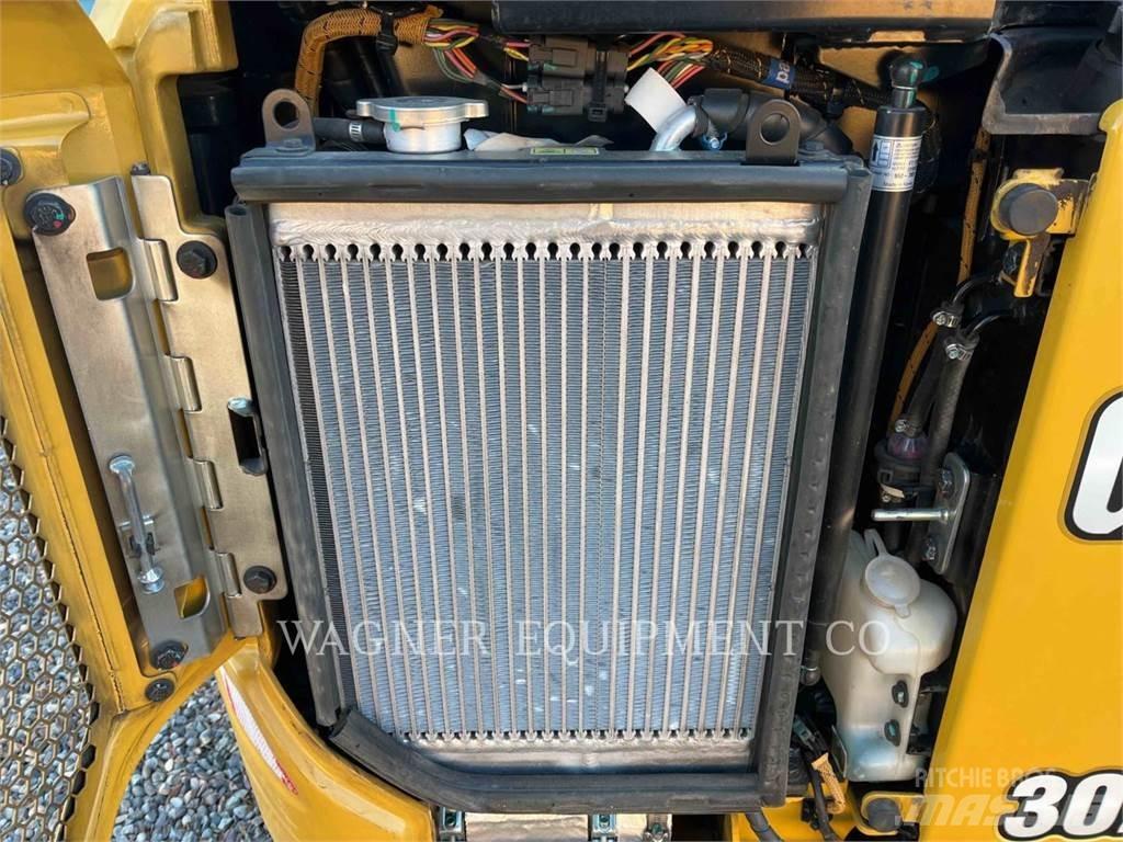 CAT 302 CR THB Kāpurķēžu ekskavatori