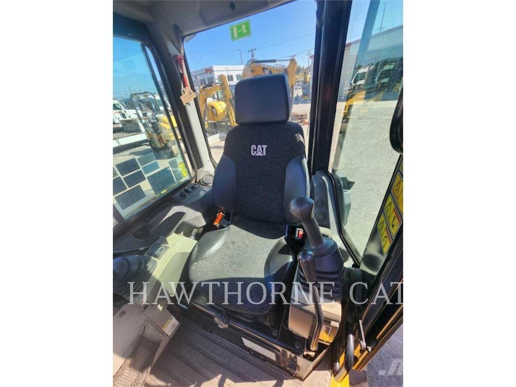 CAT 304E2 CAB Kāpurķēžu ekskavatori