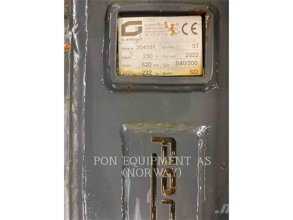 CAT 30507CR Kāpurķēžu ekskavatori