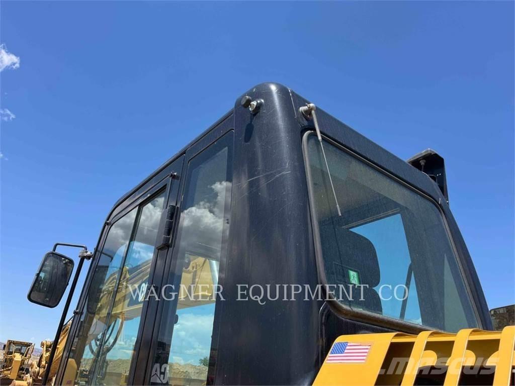 CAT 313FL GCTC Kāpurķēžu ekskavatori