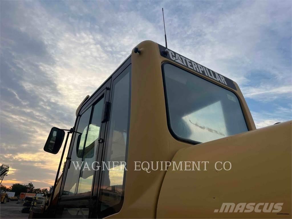 CAT 320CL Kāpurķēžu ekskavatori