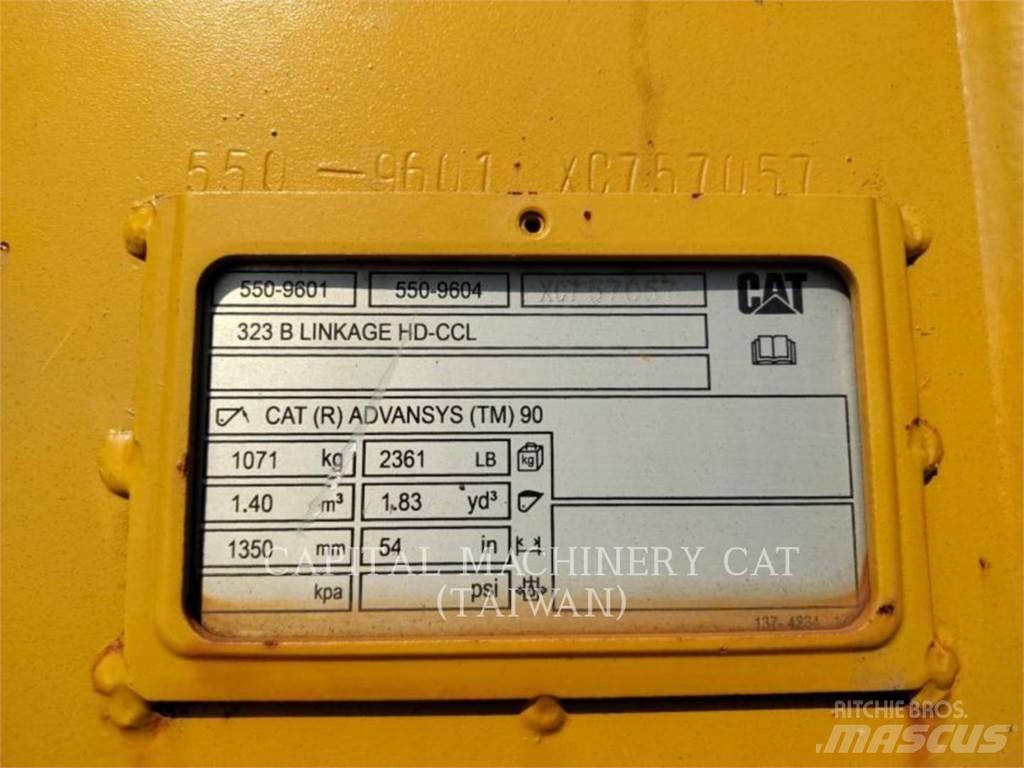 CAT 323 Kausi