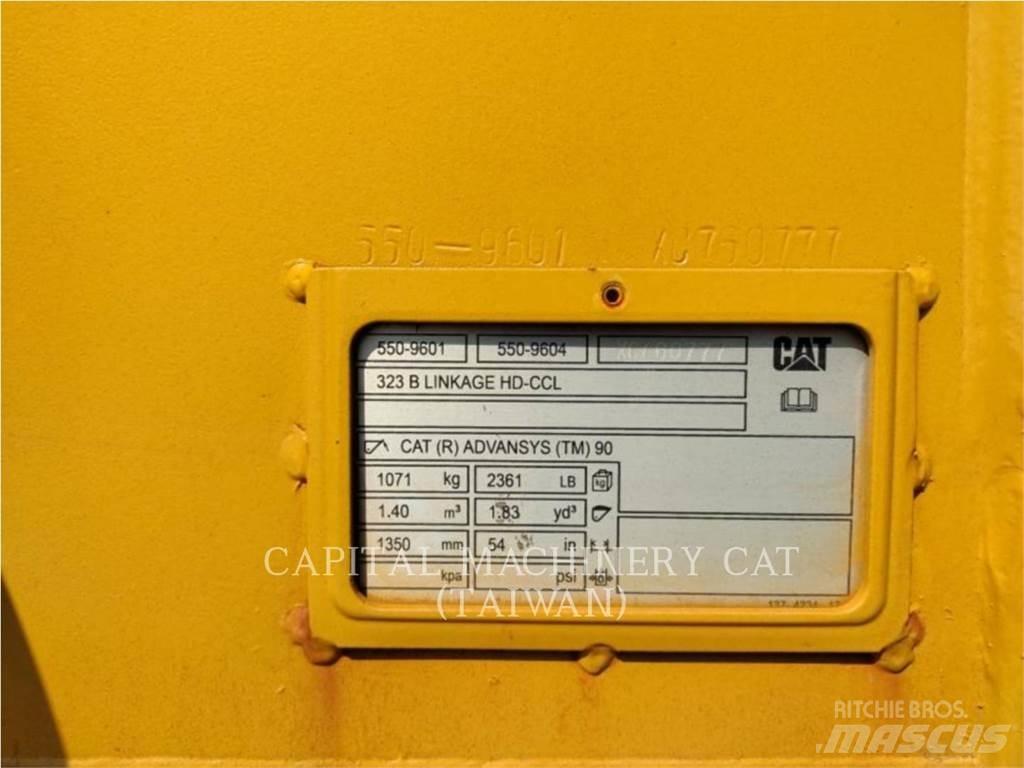 CAT 323 Kausi