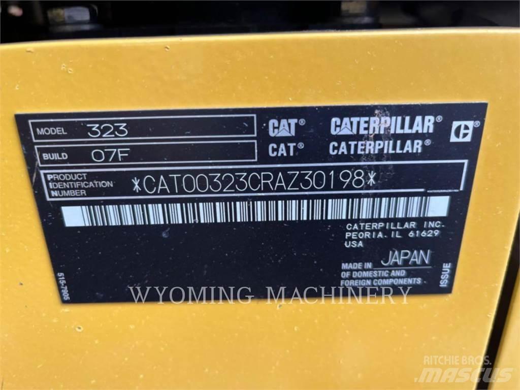 CAT 323 Kāpurķēžu ekskavatori
