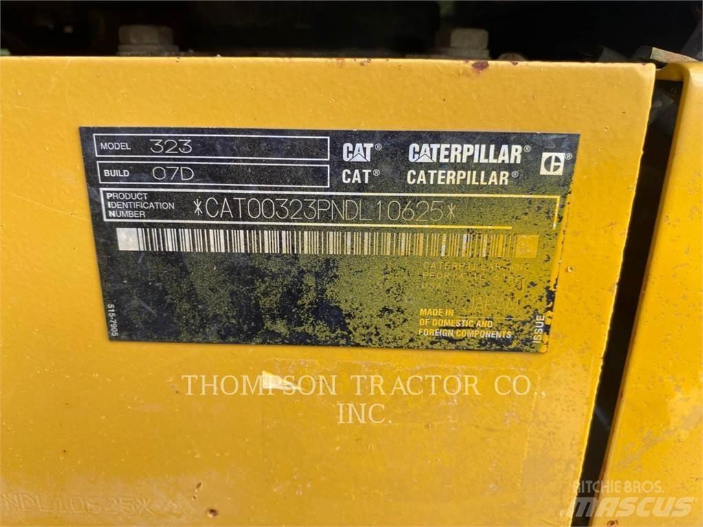 CAT 323 Kāpurķēžu ekskavatori