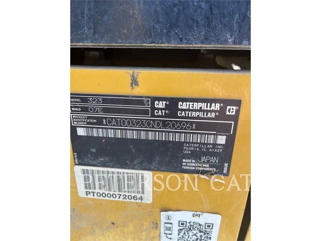 CAT 323 Kāpurķēžu ekskavatori