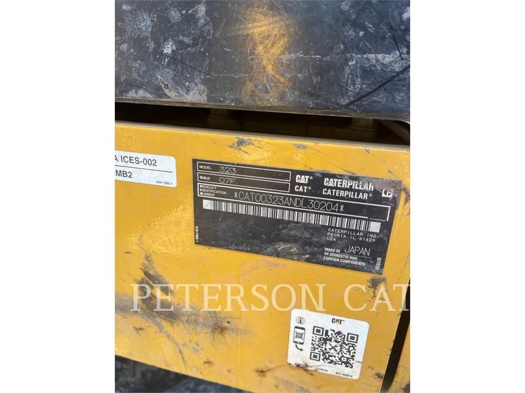 CAT 323 Kāpurķēžu ekskavatori