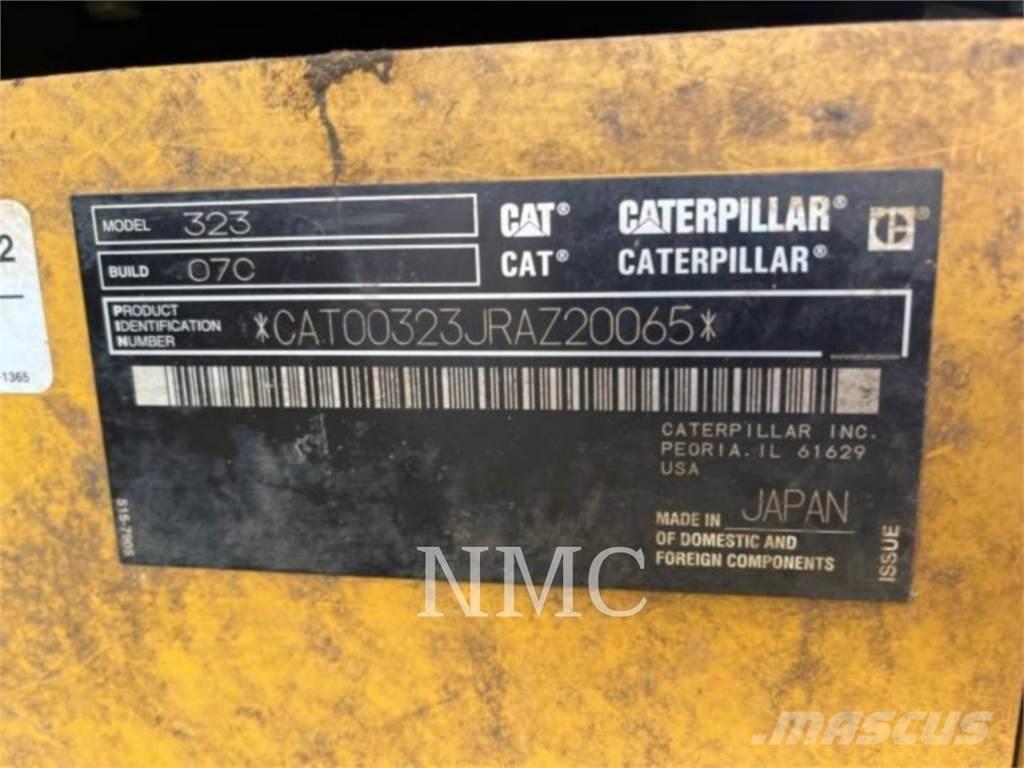 CAT 323 Kāpurķēžu ekskavatori